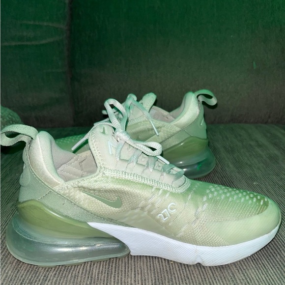 Nike Air Max 270 Shoes - Picture 4 of 9